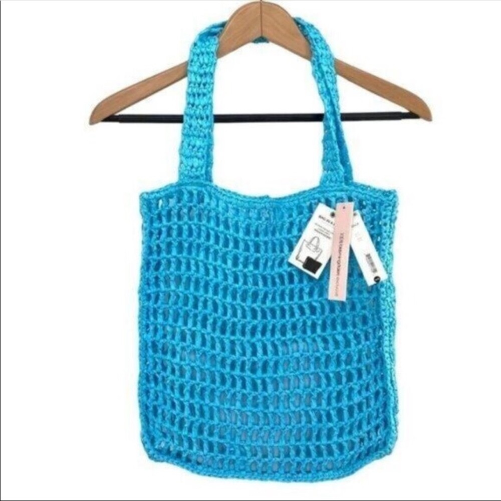 Aqua Crochet Straw Tote Shoulder Bag With Matching Pouch in Blue
